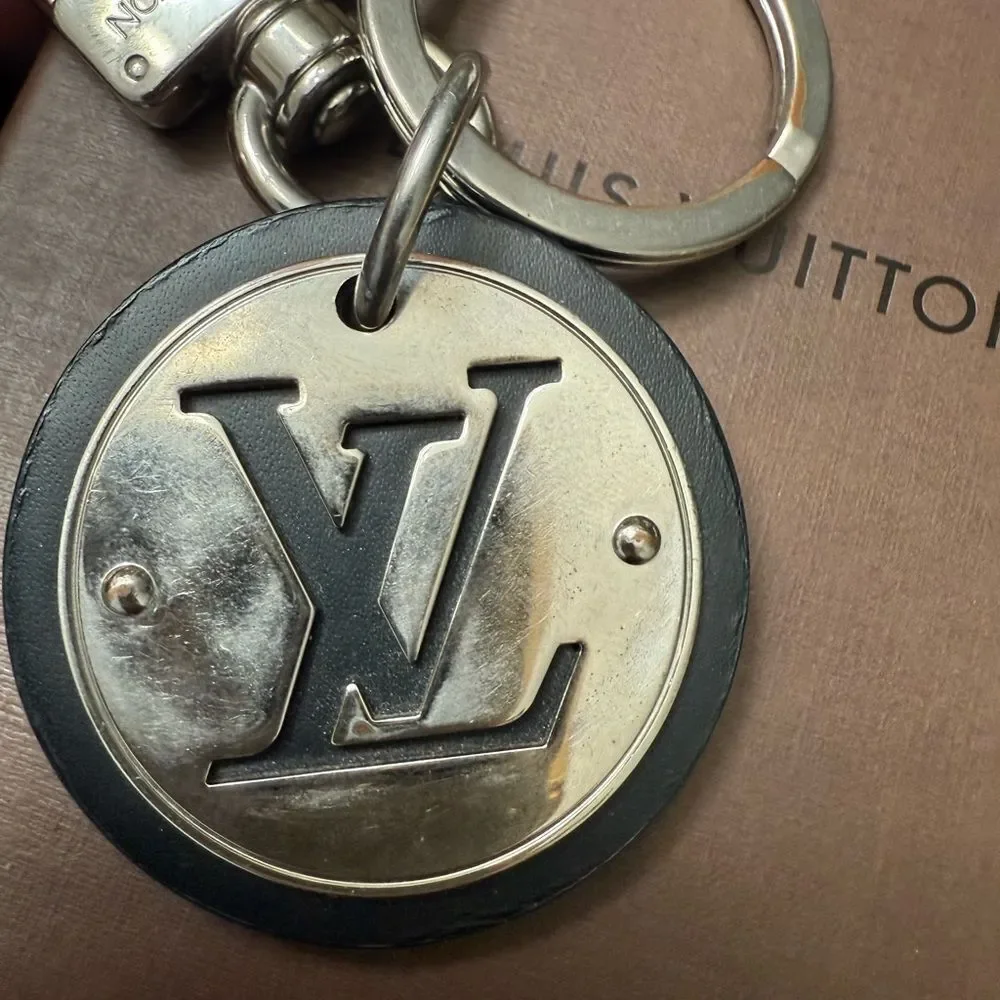 Used in great condition Louis Vuitton Silver and Black Keychain minor scratches - Picture 10 of 10